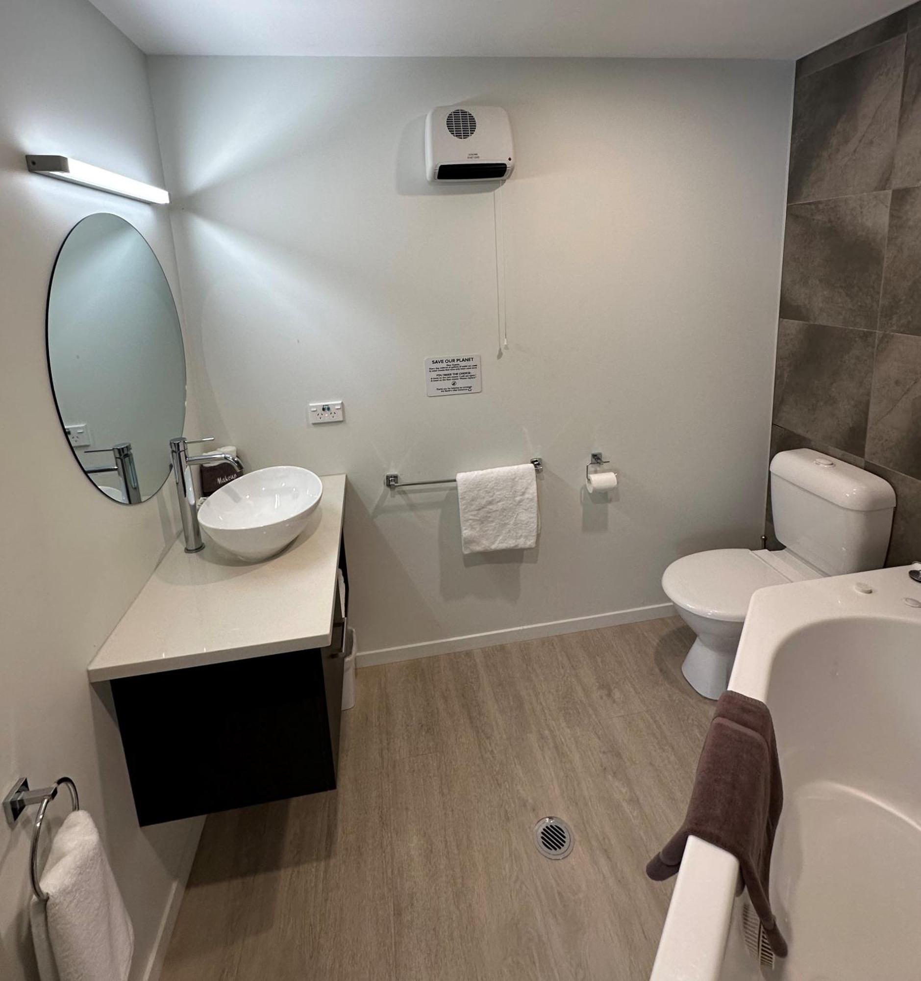 Baycourt Lakefront Motel Таупо Екстериор снимка